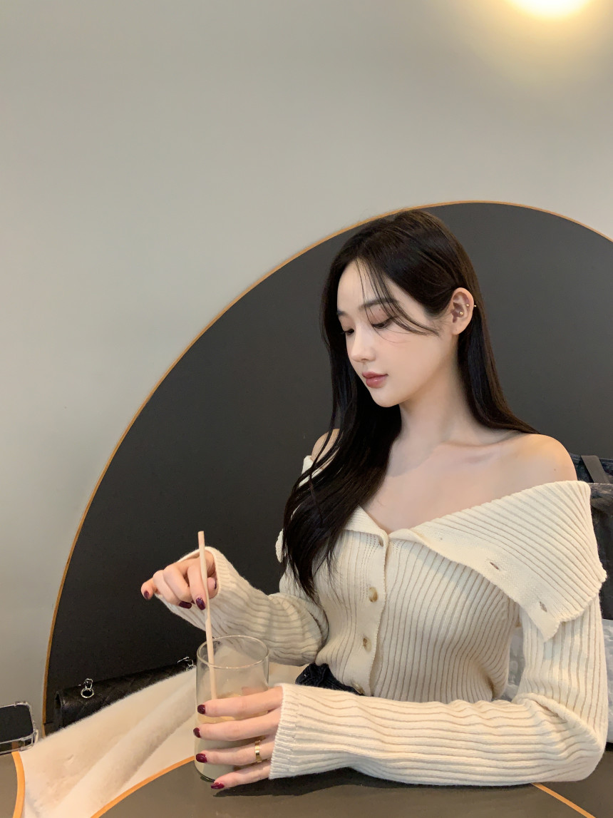 Korean chic new design off-shoulder single-breasted long-sleeved sweater