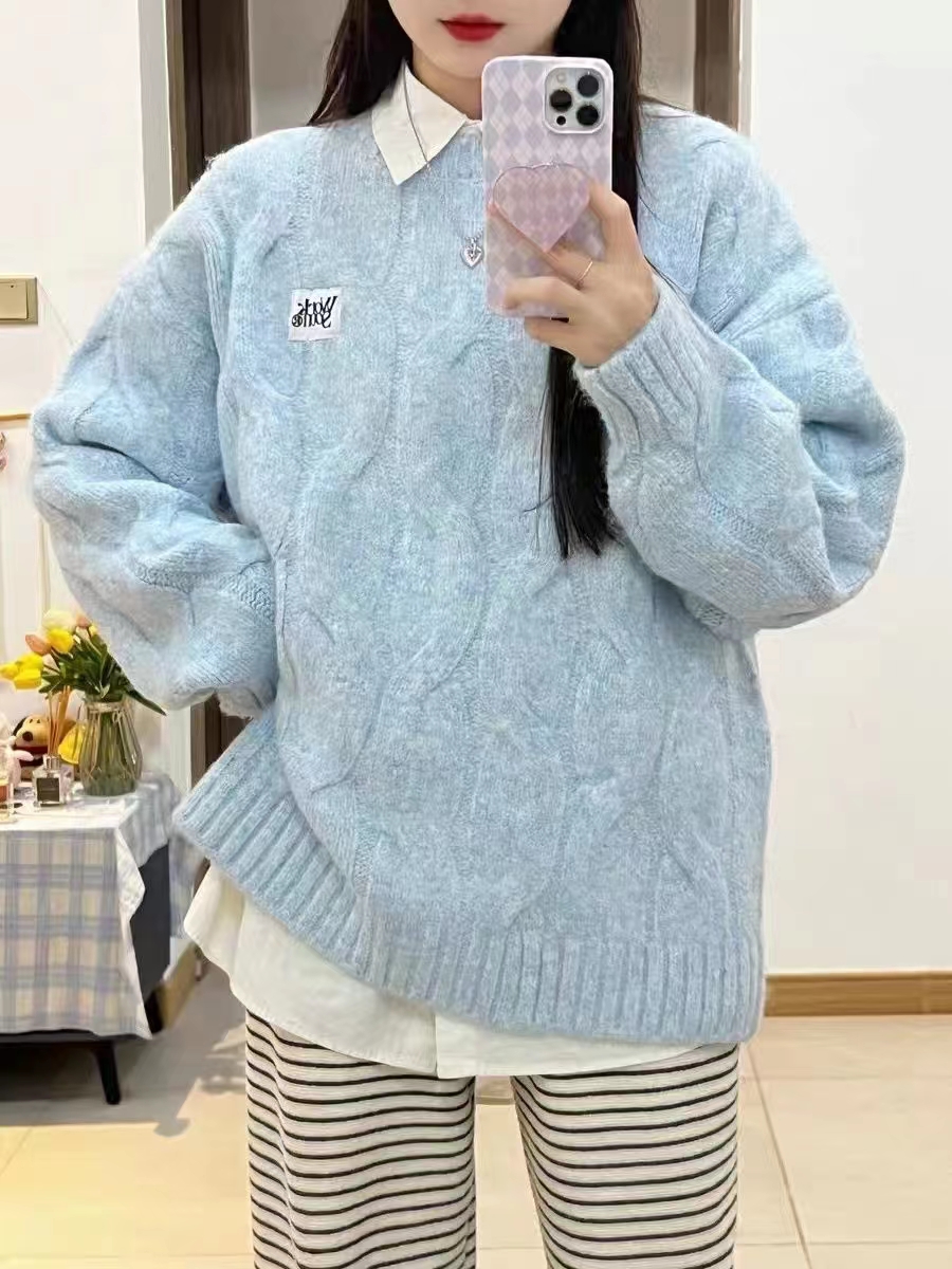 奶fufu的藍色麻花毛衣女2023冬季新款針織衫圓領長袖寬鬆顯瘦