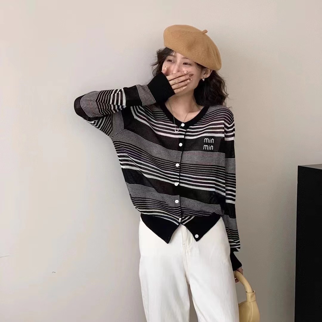 今年流行2023初秋新款軟糯V領長袖撞拼色條紋針織開衫女百搭上衣