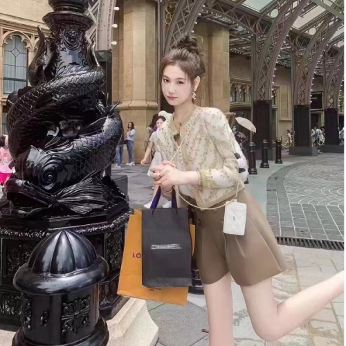 Xiaoxiangfeng short coat, feminine style, socialite niche beading design, long-sleeved sweater, European knitted cardigan for women