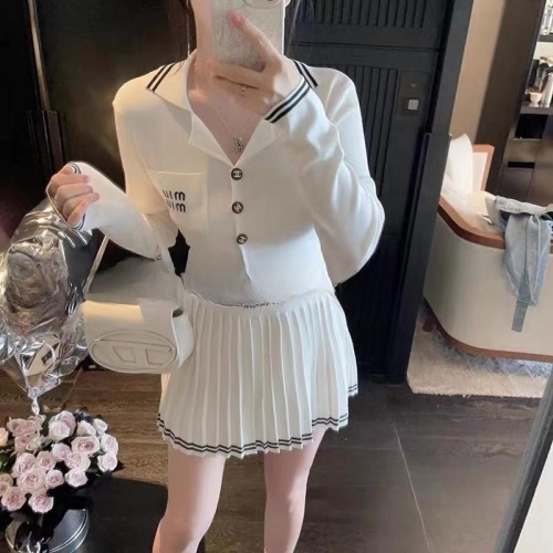 2023 Xiaoxiangfeng knitted fashion suit women's long-sleeved lapel long-sleeved top + high-waisted pleated skirt two-piece set