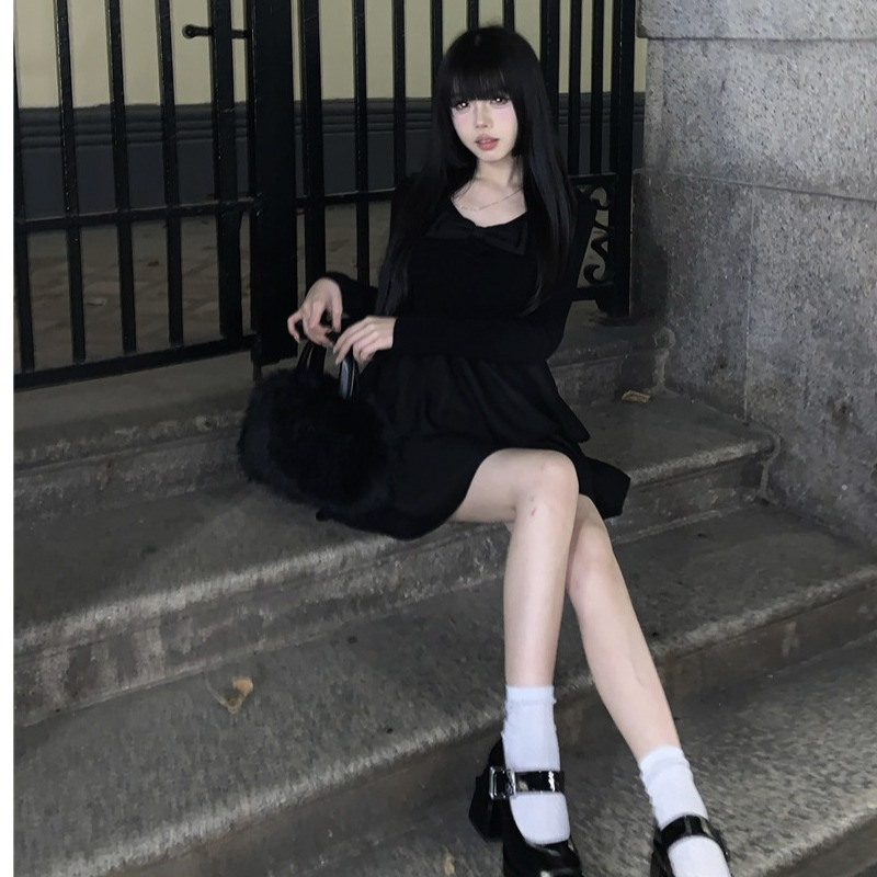 赫本風炸街連衣裙女秋冬小個子蓬蓬小黑裙高級感法式氣質顯瘦裙子