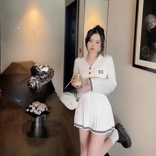 2023 Xiaoxiangfeng knitted fashion suit women's long-sleeved lapel long-sleeved top + high-waisted pleated skirt two-piece set
