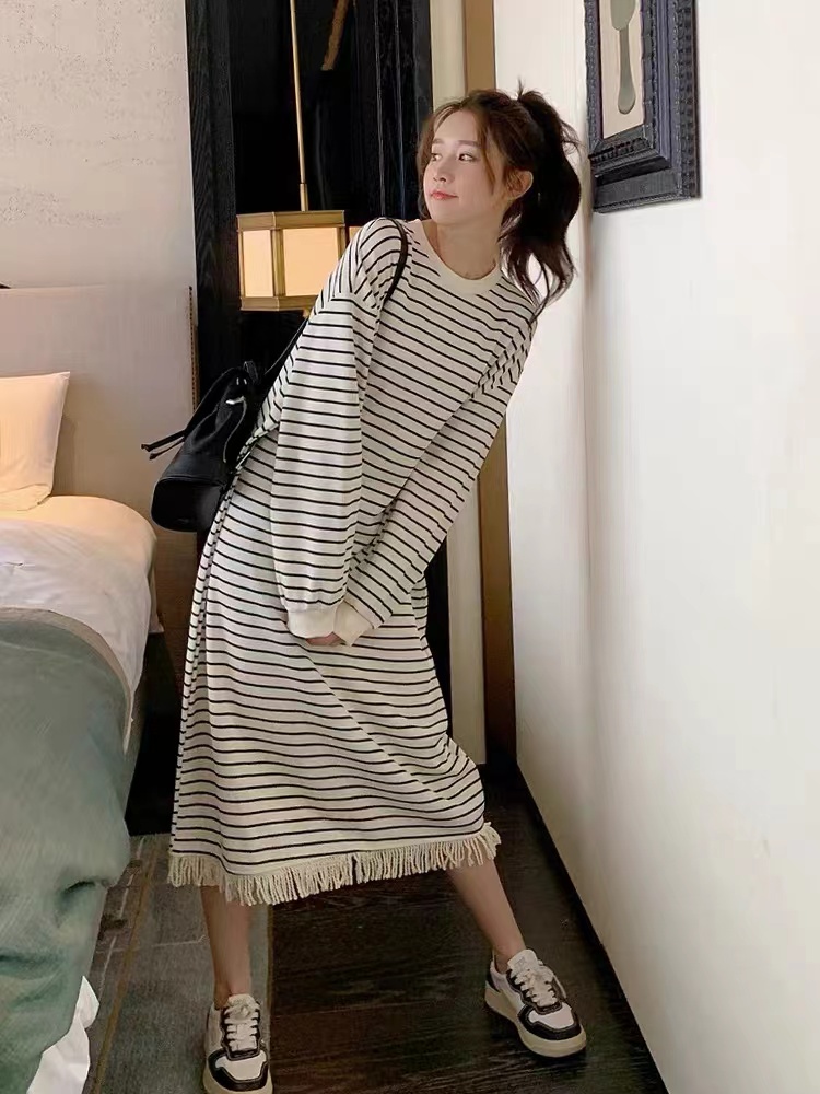 法式休閒小眾寬鬆長袖條紋針織連衣裙女款秋裝新款流蘇邊中長裙子
