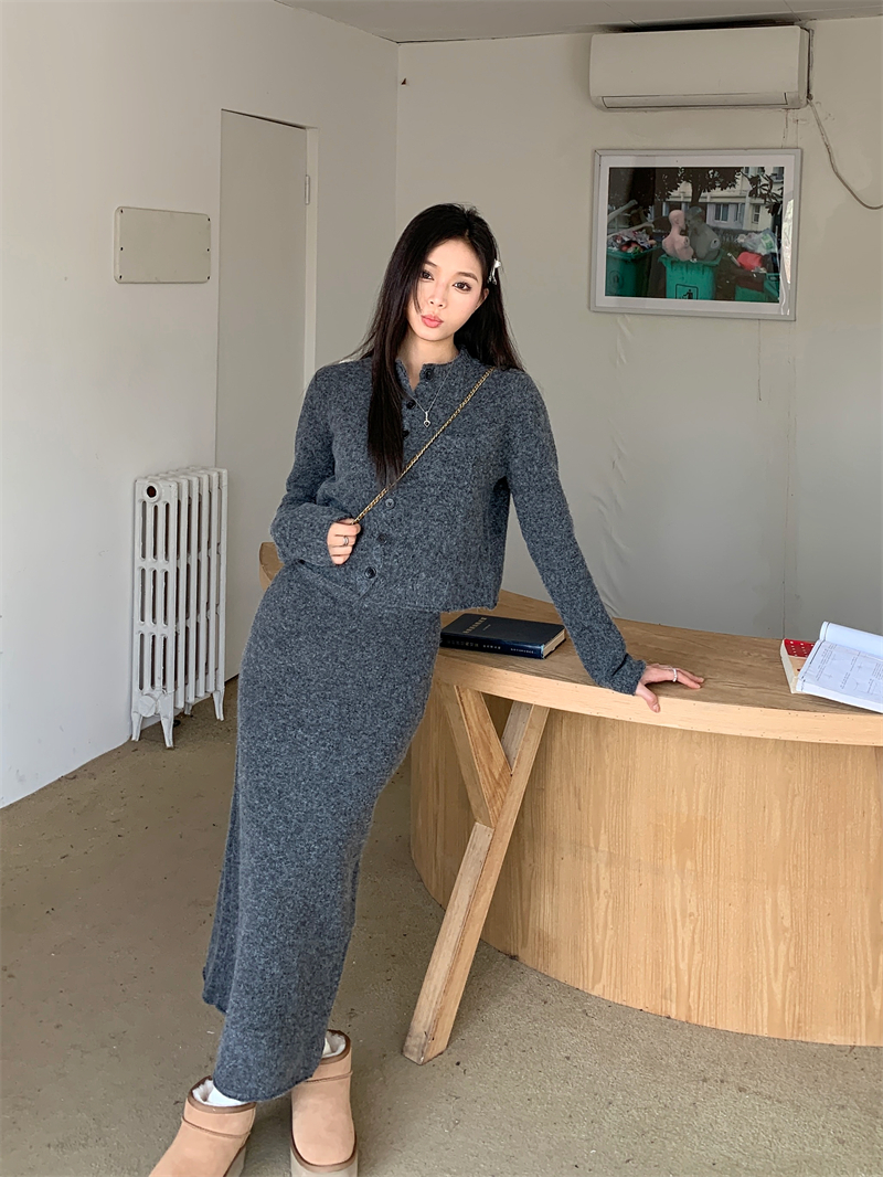 實拍 30001灰色休閒口袋百搭針織上衣+30002直筒舒適內搭長裙半裙