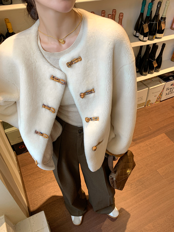 LMOMO Chinese style Korean version 2023 winter fur one-piece short lamb wool shearling fur coat for women new style