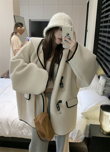 Actual shot~Hooded lambswool coat winter Korean style loose leather buckle warm white design coat