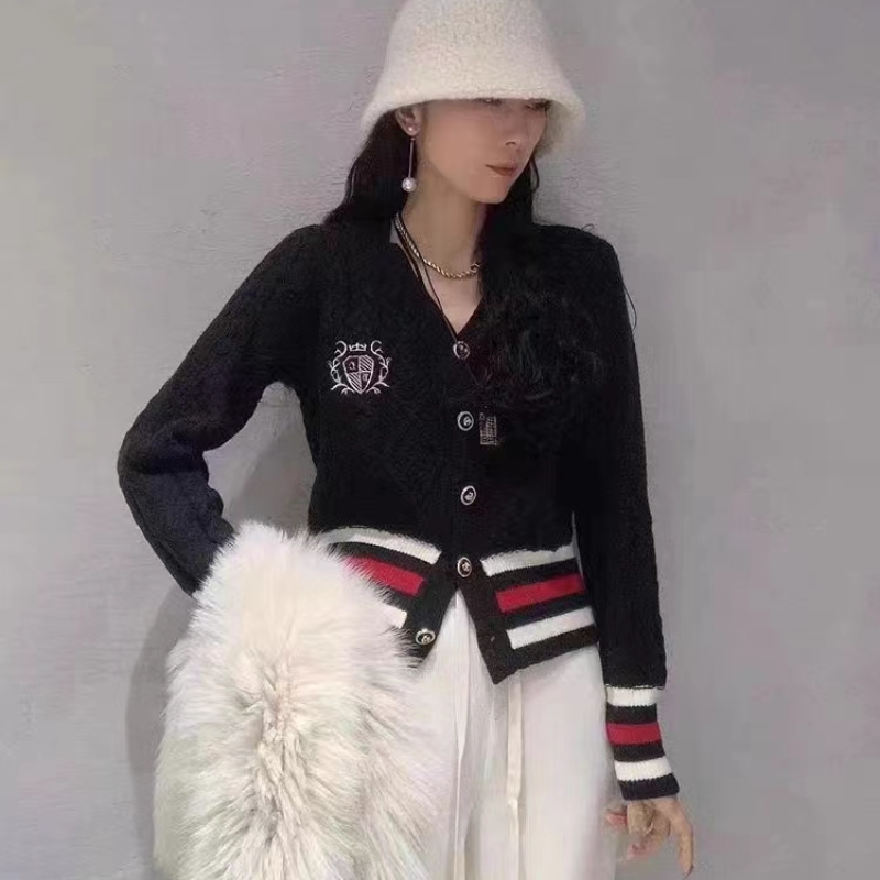 歐貨針織外套女長袖2023年新款復古拼色繡花胸標短款針織衫開衫潮