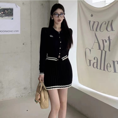 Japanese college style suit for women in autumn new long-sleeved knitted cardigan top high-waisted pleated skirt two-piece set