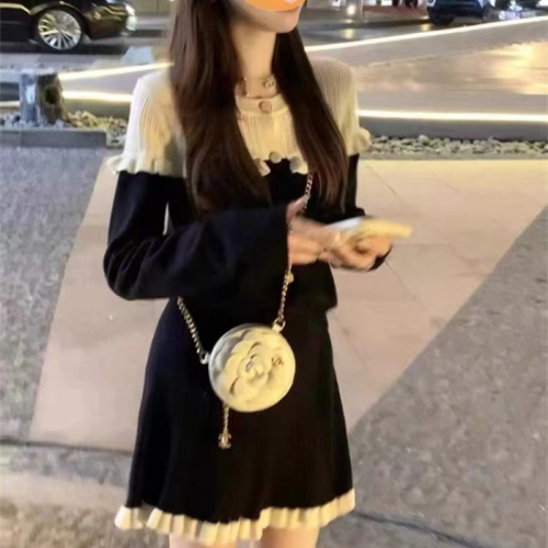 Black and white contrasting small fragrance suit 2023 early autumn new high-end temperament long-sleeved top and small black skirt two-piece set