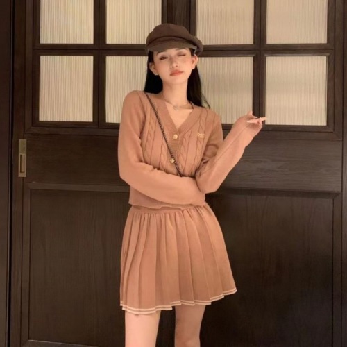 Gray college style suit long-sleeved v-neck knitted cardigan for women autumn 2023 new pleated a-line skirt two-piece set