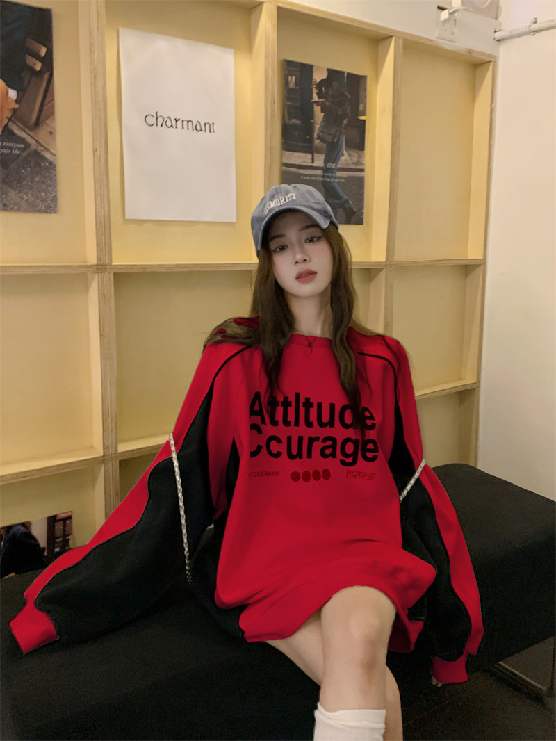 Real shot of American retro raglan sweatshirt for women oversize contrasting color stitching round neck long sleeve loose top trendy