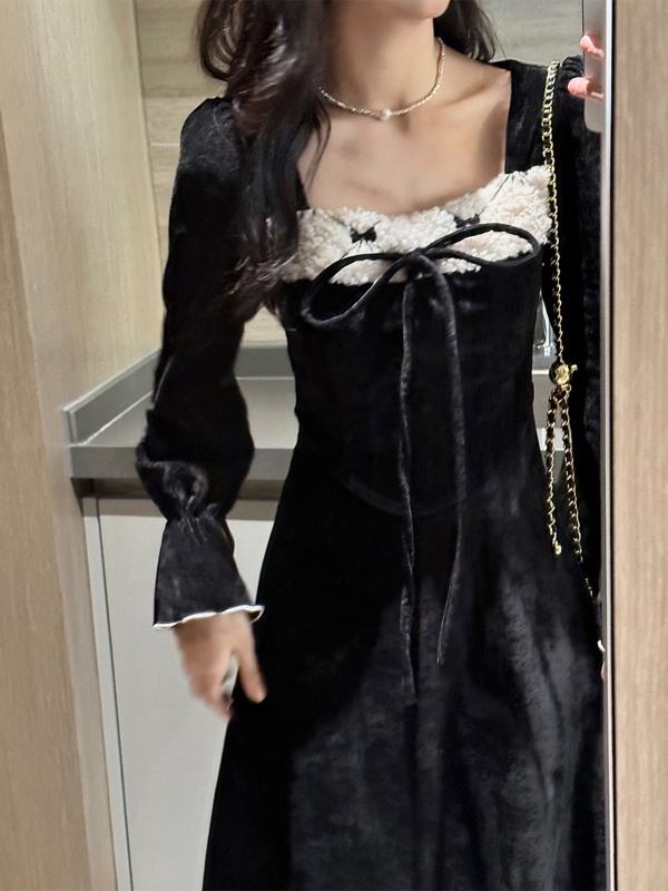 一顆小野莓赫本風系帶蝴蝶結方領連衣裙女秋冬氣質收腰顯瘦小黑裙