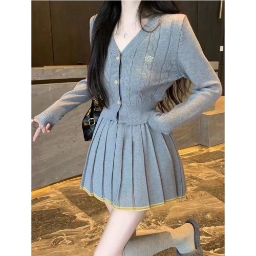 Gray college style suit long-sleeved v-neck knitted cardigan for women autumn 2023 new pleated a-line skirt two-piece set