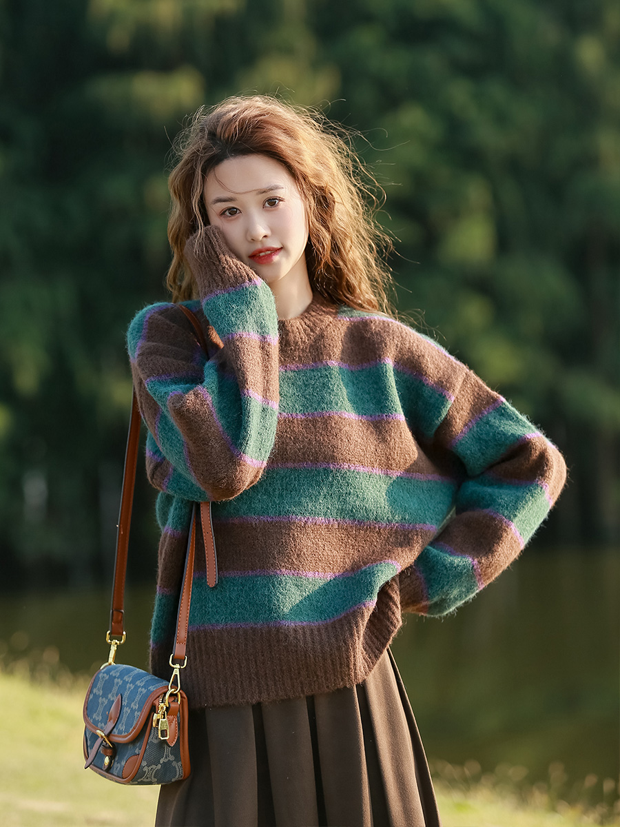 秋冬加厚復古咖綠色條紋毛衣女慵懶風2023新款寬鬆套頭針織衫上衣