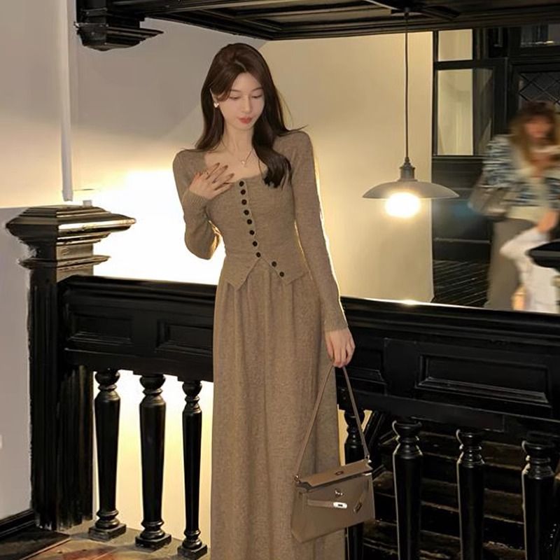 Square neck knitted sweater dress for women 2023 new autumn and winter coat with bottoming slim long skirt suit