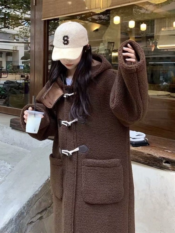 Fifteen thickened and warm mid-length windbreaker horn button lambswool coat slimming versatile soft waxy fur coat