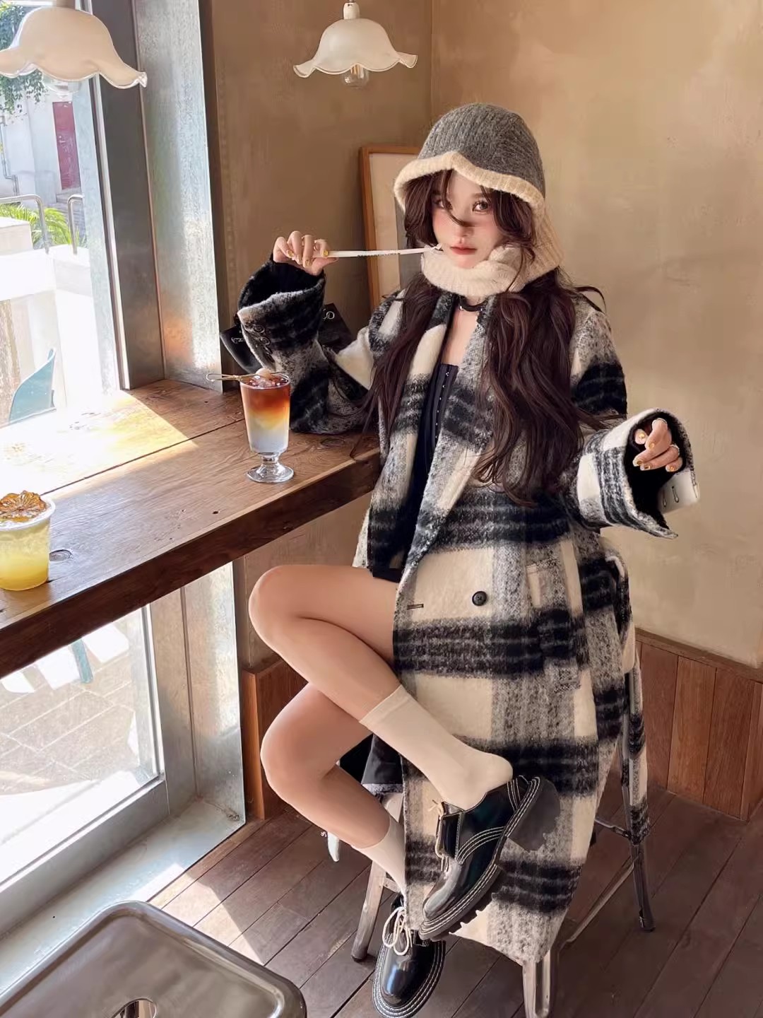 Trendy plaid woolen coat women's mid-length 2023 autumn and winter Hepburn style loose high-end design plaid coat