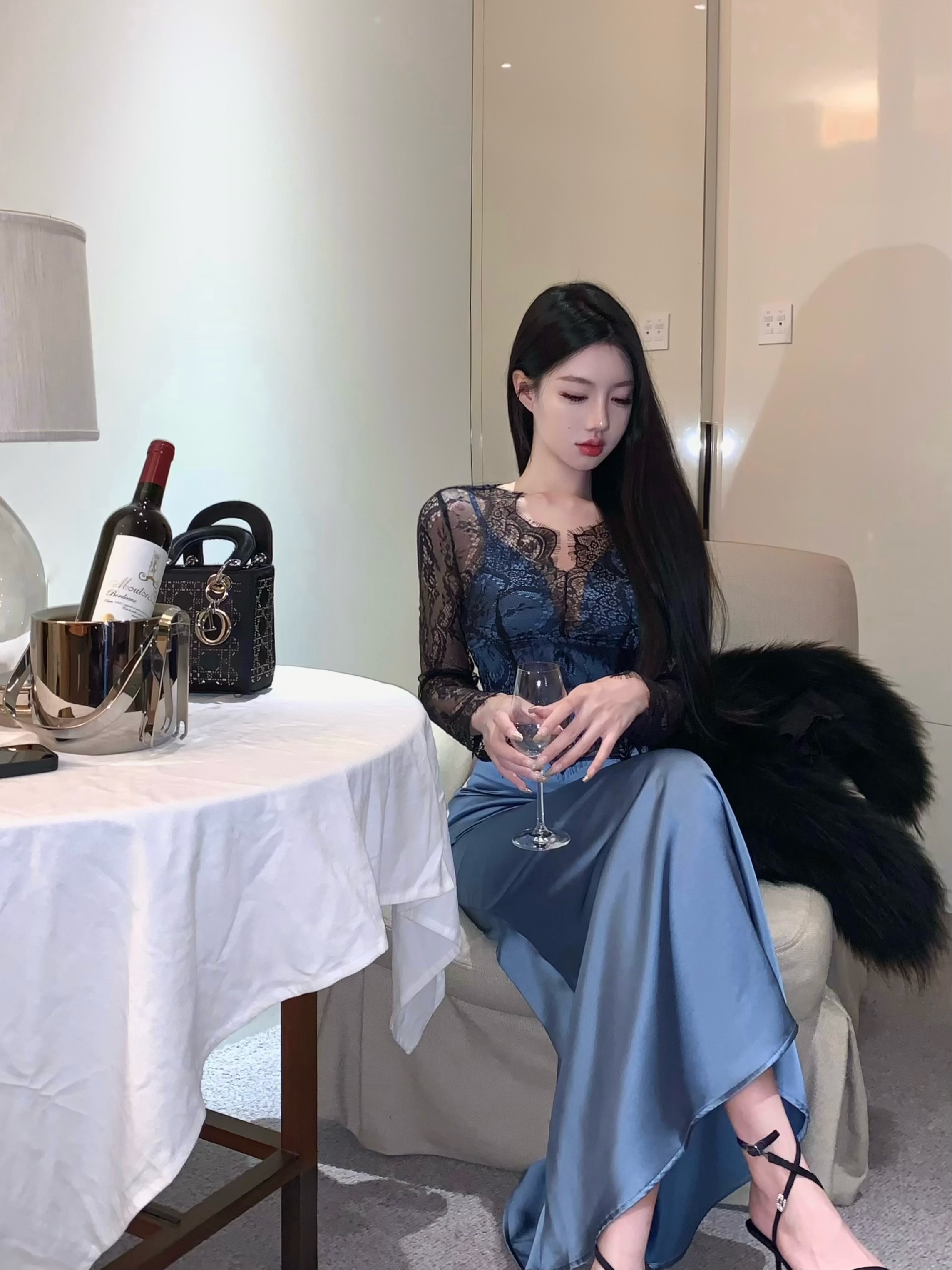 實拍 美神降臨設計感蕾絲鏤空長袖修身性感包臀裙套裝
