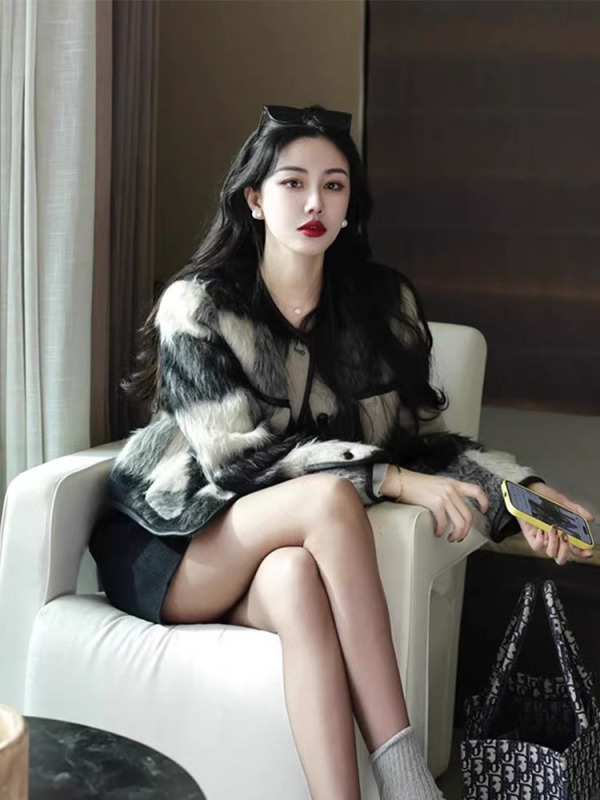 今年流行漂亮高級感獨特超好看小香風黑杏格紋短款毛呢外套女秋冬