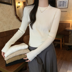 Knitted sweater with round neck and good quality for women in autumn and winter, thickened inner layer, slimming waist, short style, hooded, basic shirt 