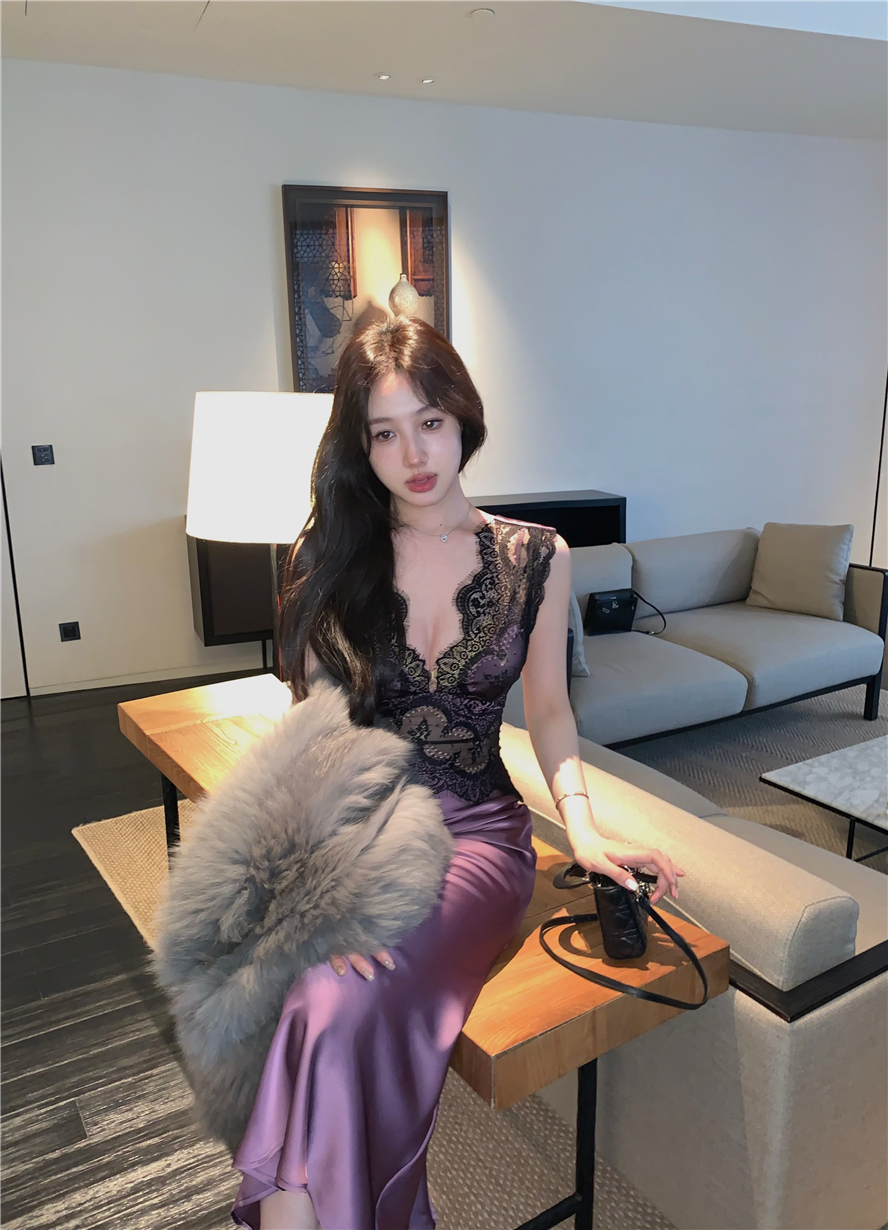 Real shot of the beauty goddess coming purple super heavy satin splicing lace V-neck sexy hip-hugging dress