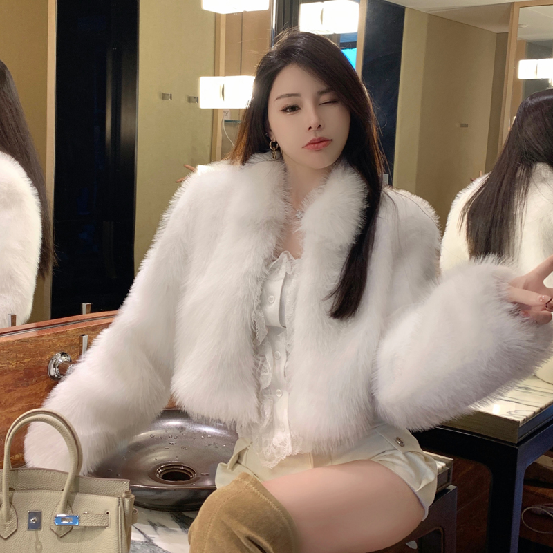 Real shot CC fur "Jiangnan Ouni" lapel short fox fur coat for women autumn and winter furry coat