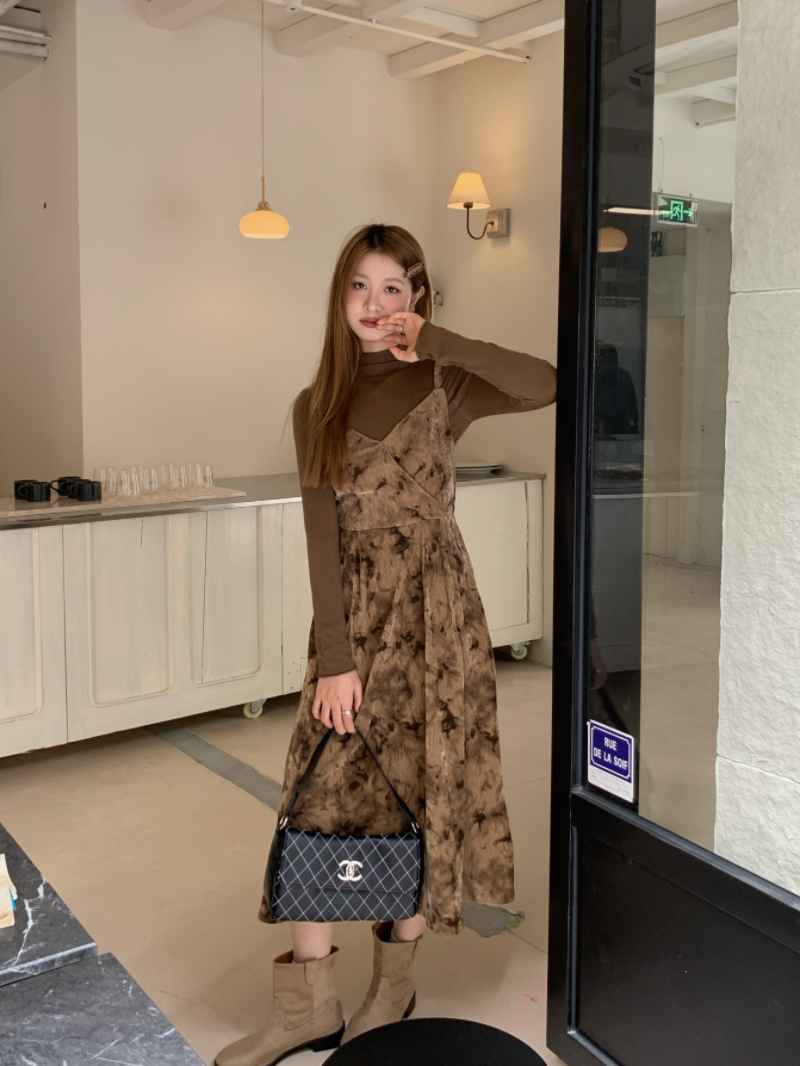 實拍秋冬加厚新款吊帶系帶碎花連衣裙+針織打底衫兩件套