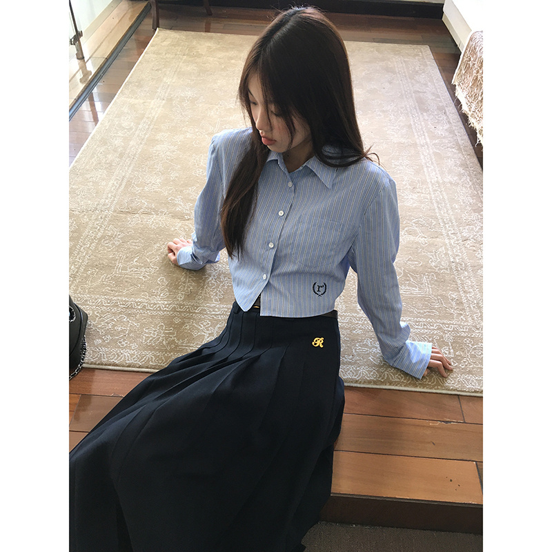 紅人館藍色襯衫女2024新款春秋女裝條紋法式小眾上衣長袖短款襯衣