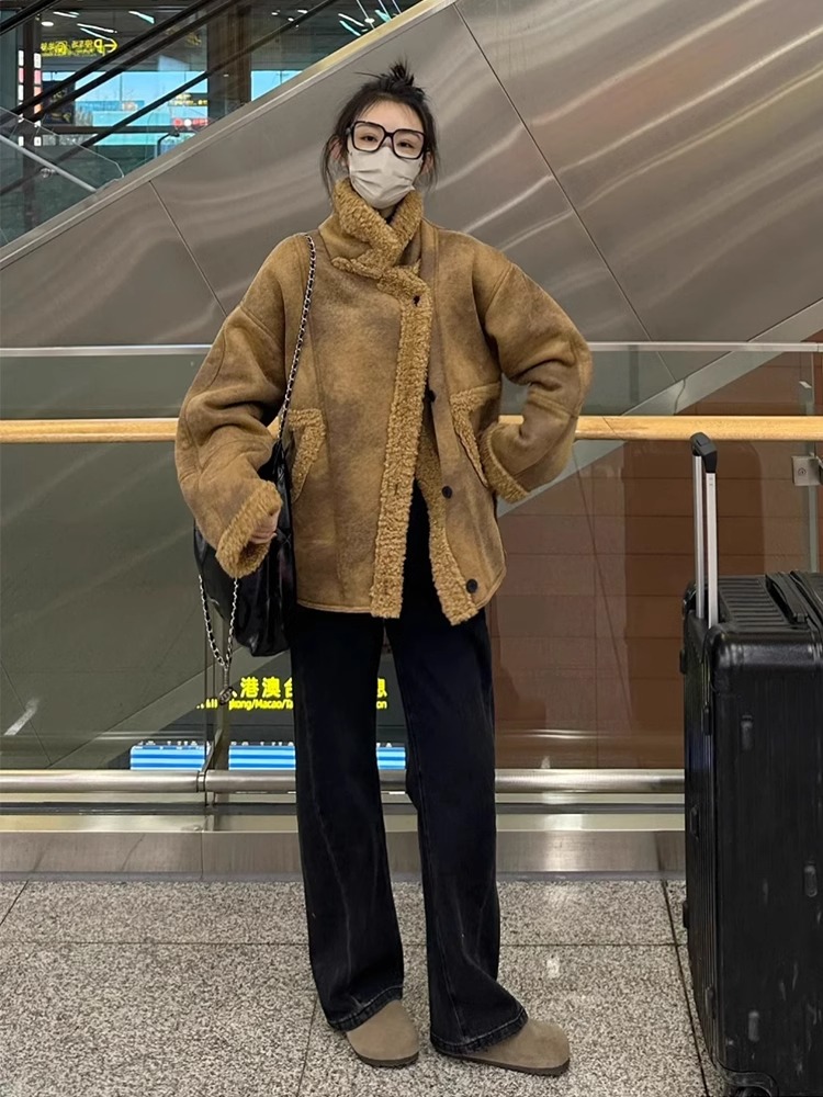Lamb wool sherpa short coat for women autumn and winter 2023 new style this year's popular beautiful coat unique