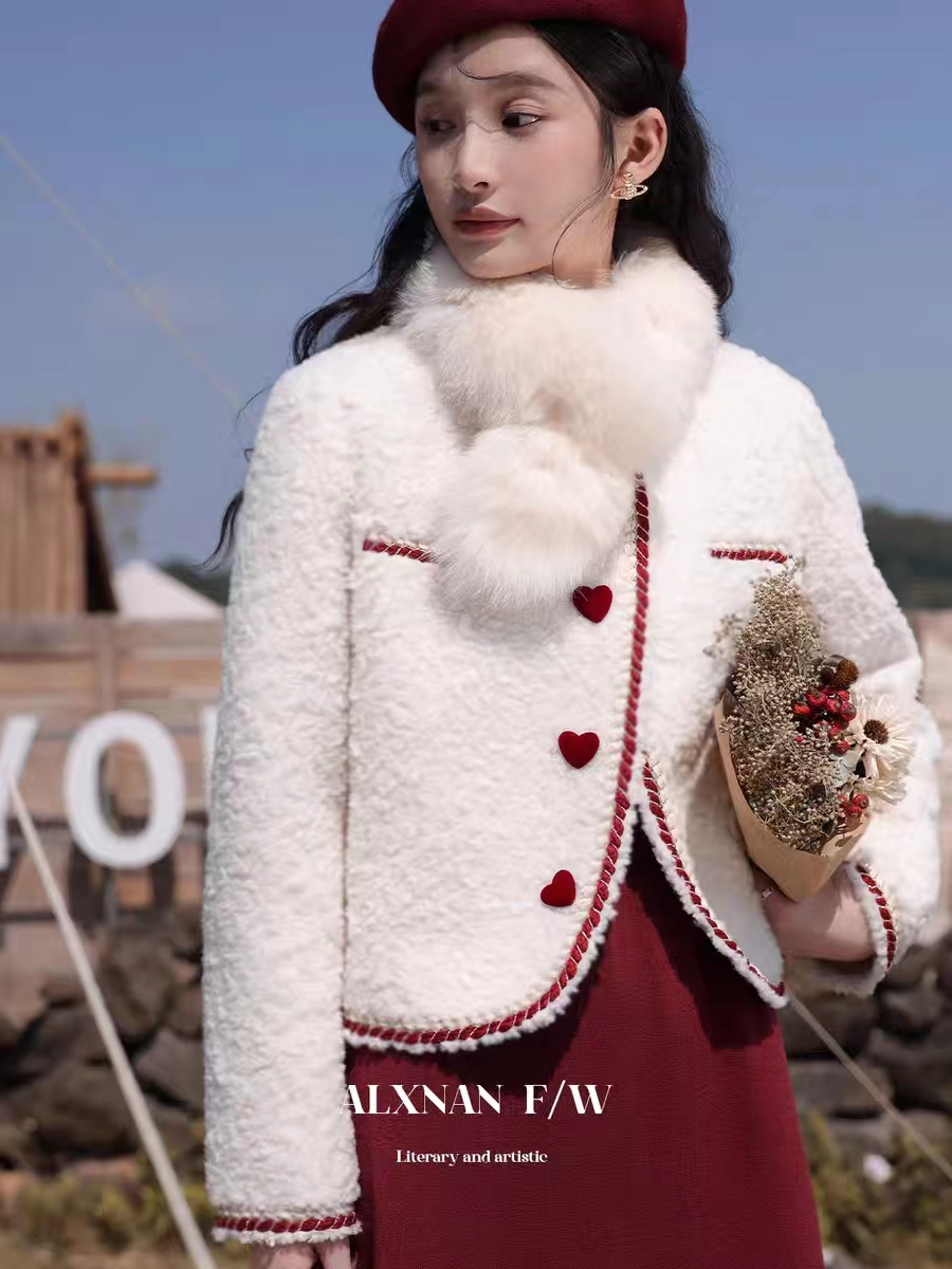 Korean style high-end design strawberry milk cake small fragrant style lamb wool coat for women autumn chic sweet skirt