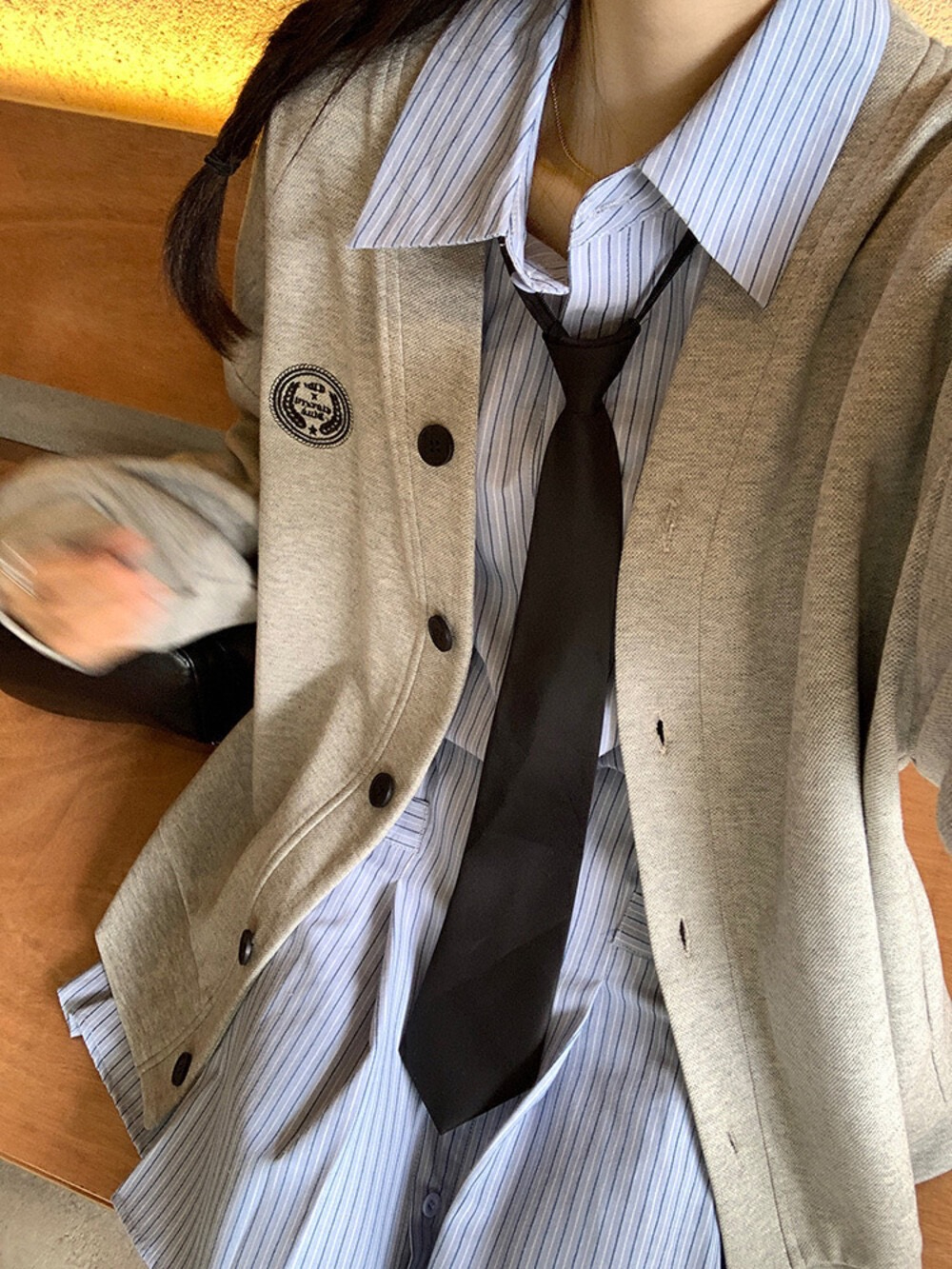 Cotton-containing fabric hem, composite version, stand-up and tie, college style blue and white striped shirt and skirt suit