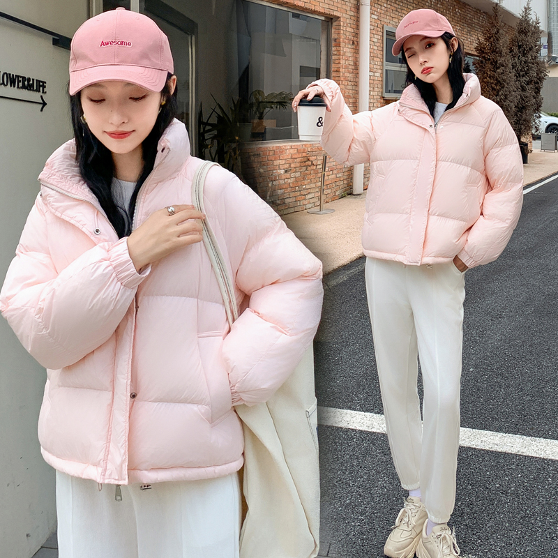 Real shot of women's down jacket 2023 short style for small people, niche fashion, western style, white thickened winter