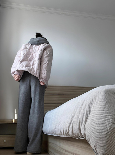 Actual shot of gray autumn and winter hooded zipper sweatshirt suit + lavender temperament cotton jacket