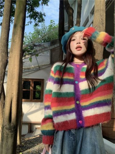 Real shot of rainbow striped ins dopamine outfit girl thickened sweater