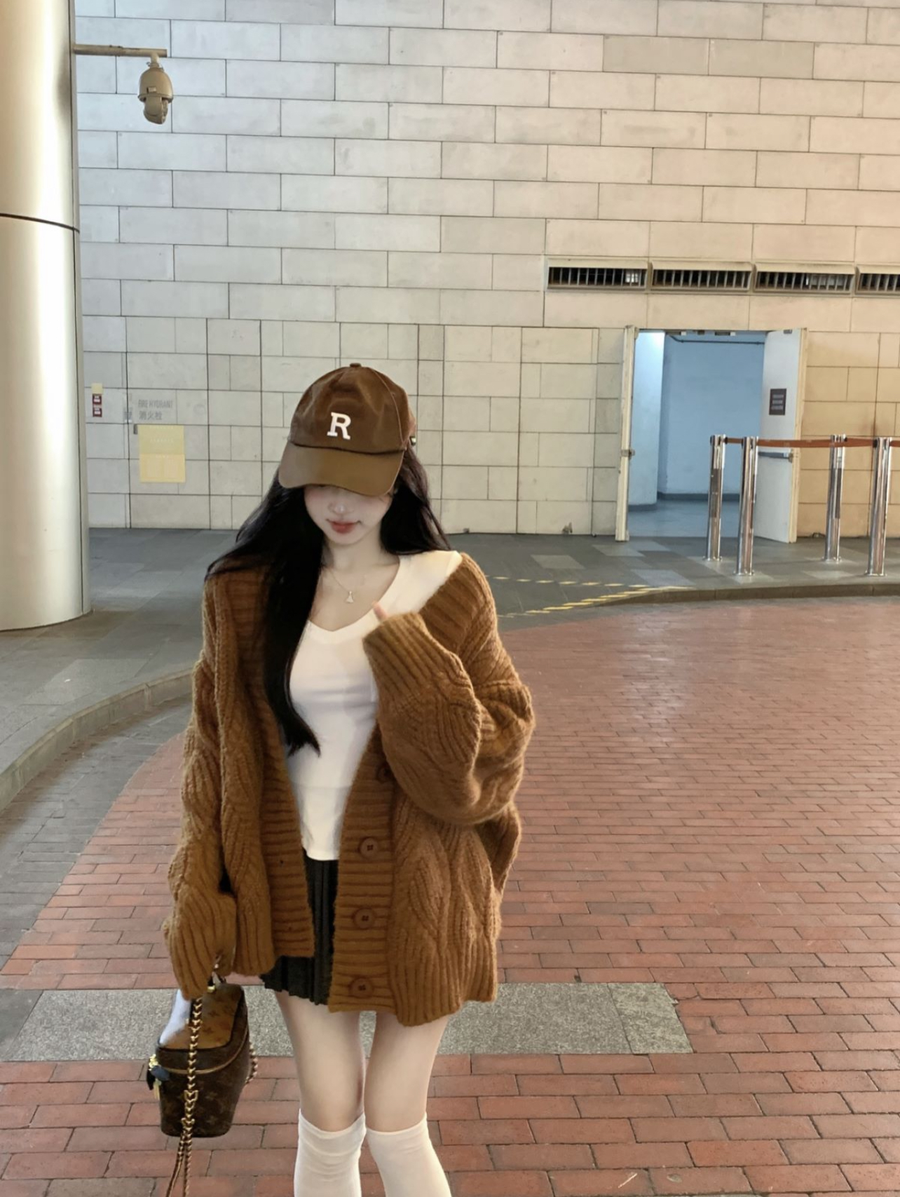 Real shot of warm alpaca thickened large sweater, warm and lazy style jacket, waist slimming V-neck long-sleeved T-shirt