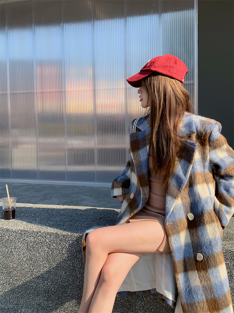 Real shot of plaid Korean style long woolen coat winter thickened waisted woolen coat