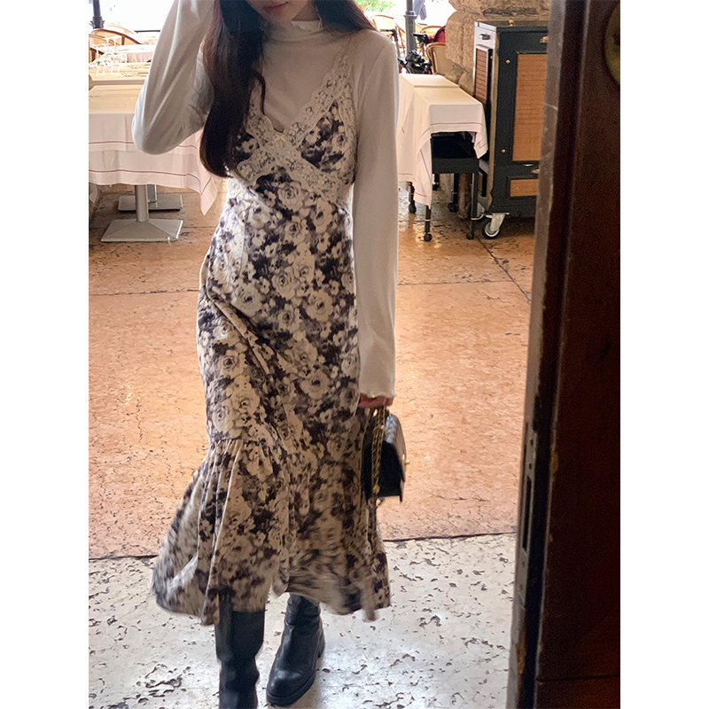 VASSE 法式復古蕾絲絲絨碎花連衣裙子女2023新款小個子性感吊帶裙
