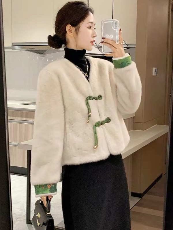 Fur coat for women 2023 autumn and winter new thickened fur one-piece retro buckle light national style coat