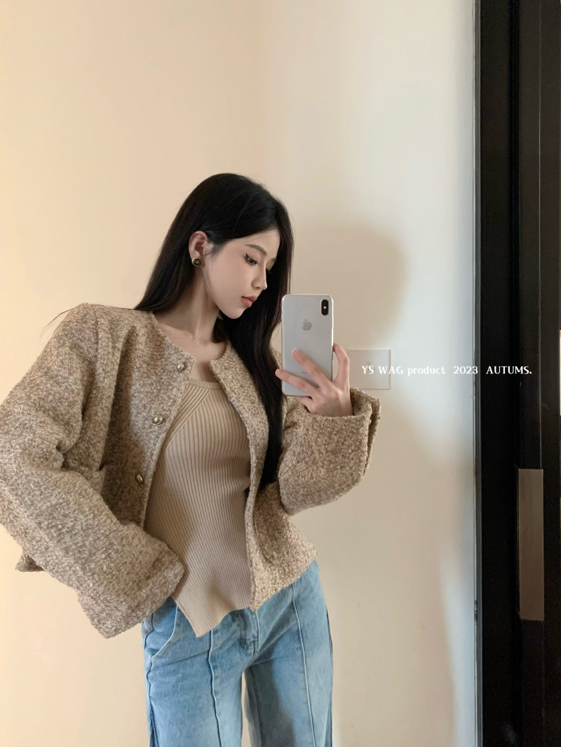 Actual shot ~ 2023 autumn and winter round neck fashionable short jacket with small fragrant style