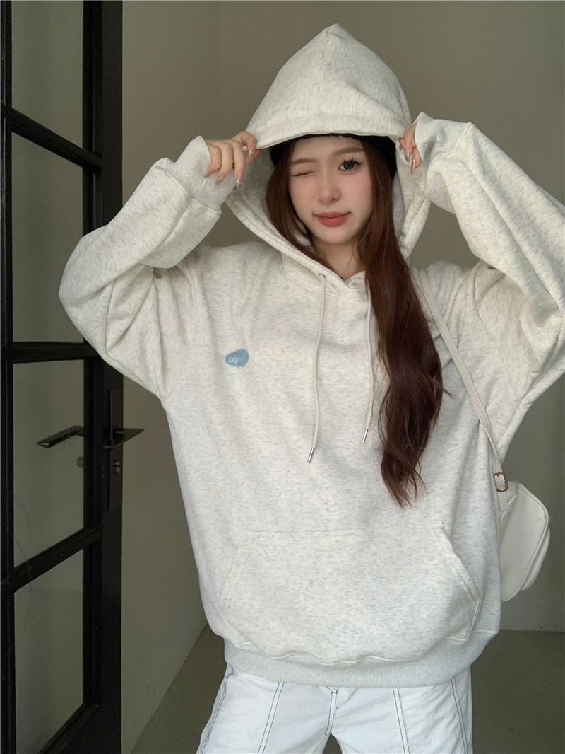 Actual shot of small embroidered mid-length hooded sweatshirt for autumn and winter, loose and versatile long-sleeved velvet sweatshirt