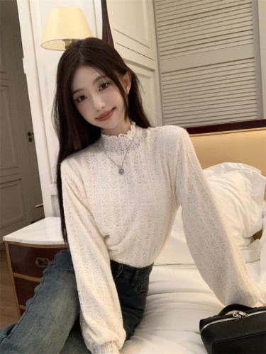 Real shot of half turtleneck thickened brushed bottoming shirt for women in winter, stylish inner layering, slimming puff long-sleeved lace shirt for women