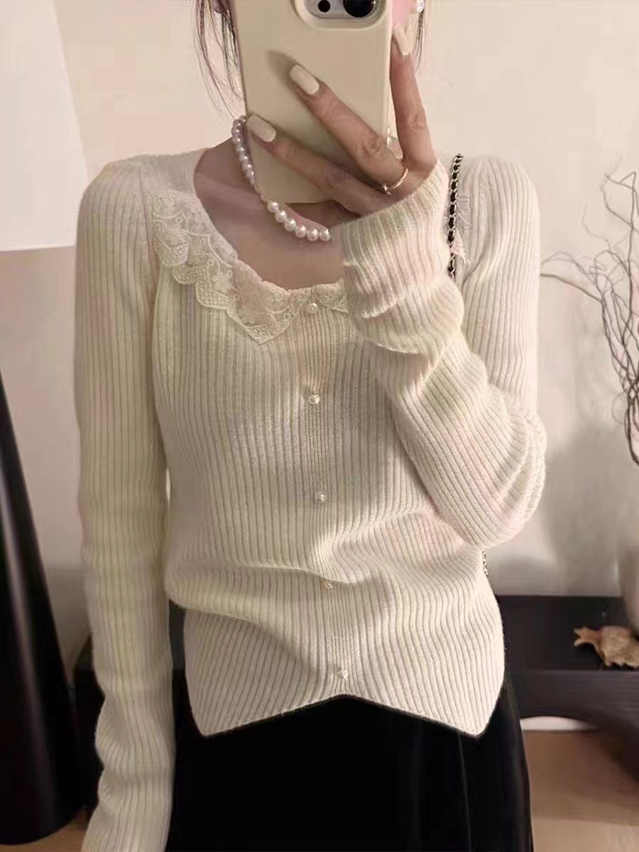Sweet style lace splicing pitted sweater for women 2023 winter new design western style age-reducing sweater