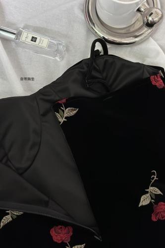 黑巴克玫瑰赫本吊带连衣裙法式复古气质磨毛泡泡袖打底衫套装