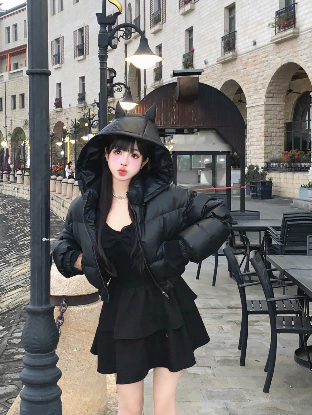 實拍惡魔莉莉絲黑色連帽惡魔羽絨服短外套收腰蓬蓬連衣裙短裙