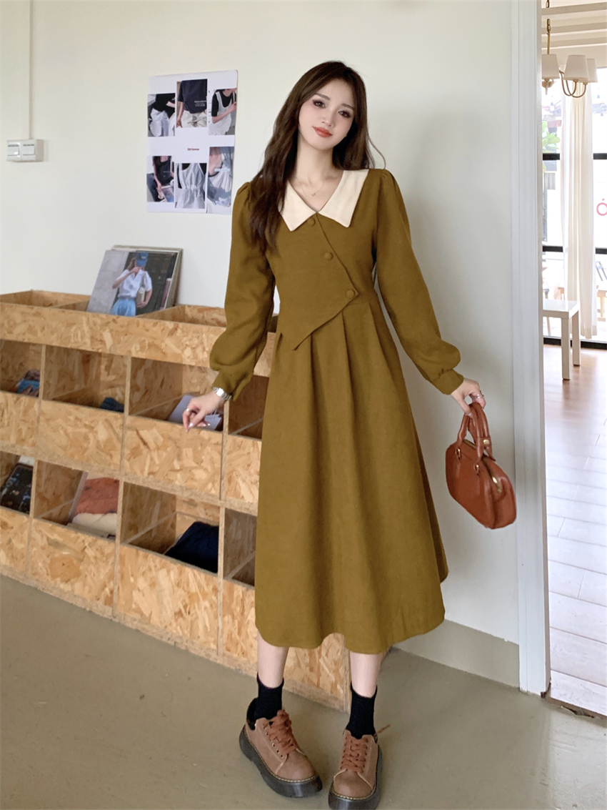 Real shot of new French Platycodon fake two-piece dress for women 2023 winter black long-sleeved waist mid-length skirt