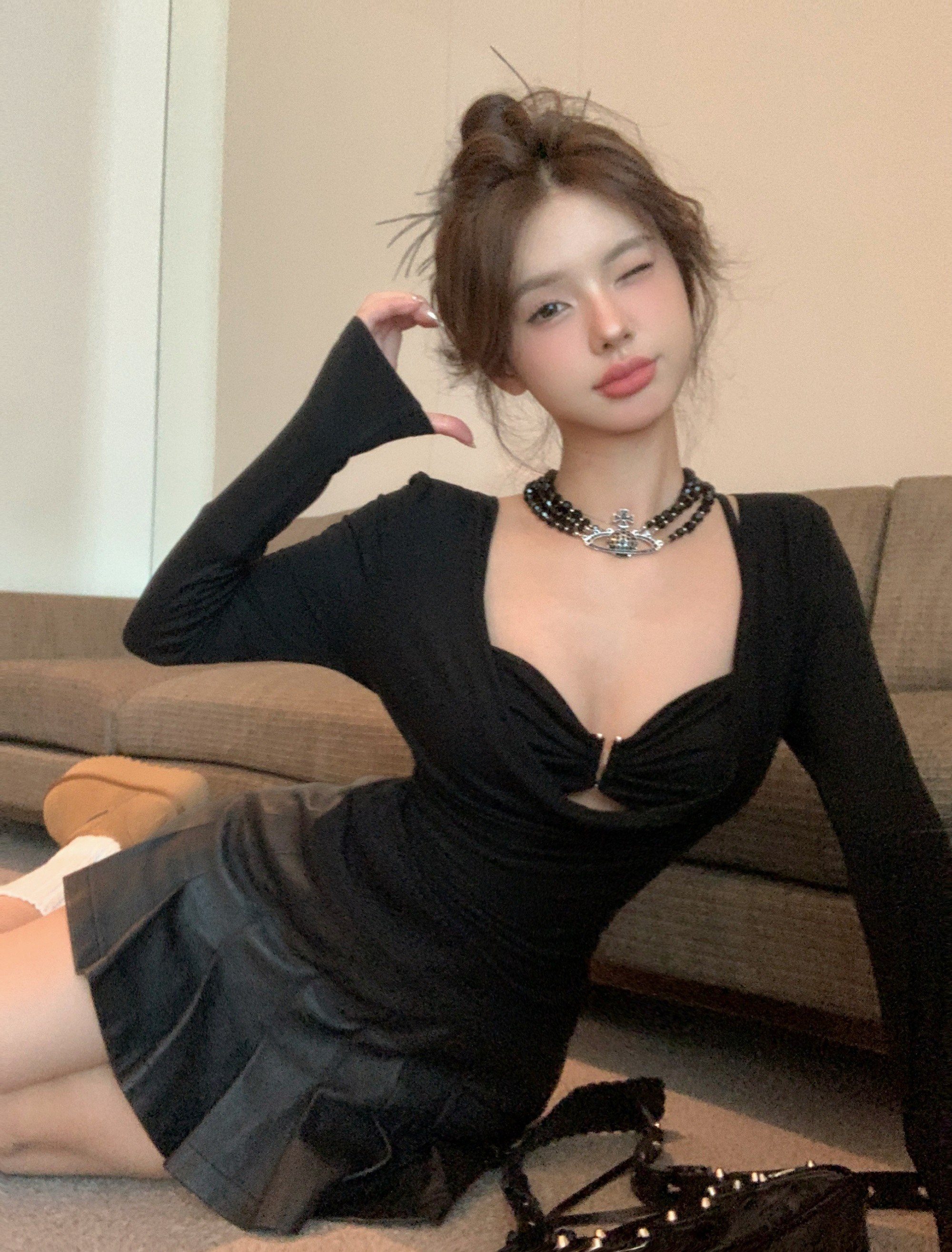 Low-necked T-shirt tops for women in autumn and winter, sexy hottie pure lust style suit with suspenders inside two-piece set