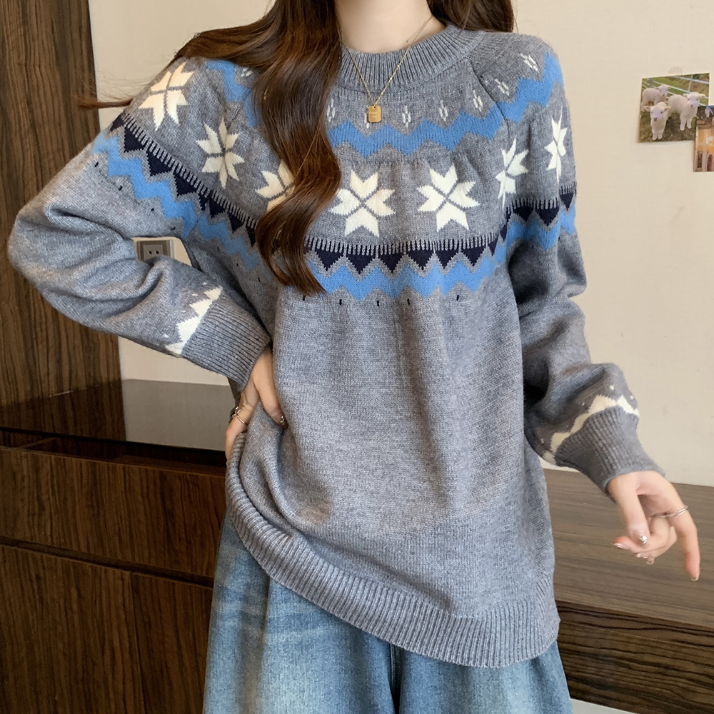 Actual shot of plus size women's autumn and winter new Christmas snowflake pullover sweater for women, loose and versatile, temperament knitted sweater top