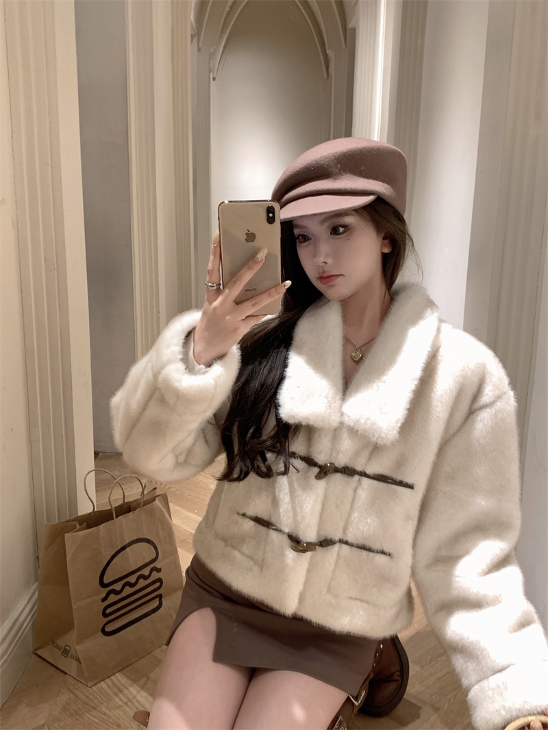 Actual shot of French style faux fur horn button jacket, new style top with ladylike temperament and high-end feel