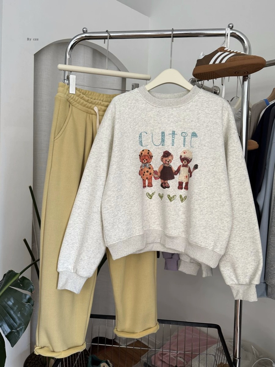 Dongdaemun, South Korea, same style autumn and winter girls' velvet cute cartoon bear holding hands printed round neck loose sweatshirt